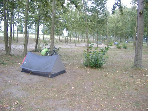 Die Zeltwiesen des Campingparks Oderhaff