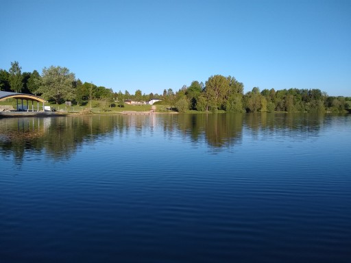 Blick über den Frankenwaldsee auf das Höllental Camping