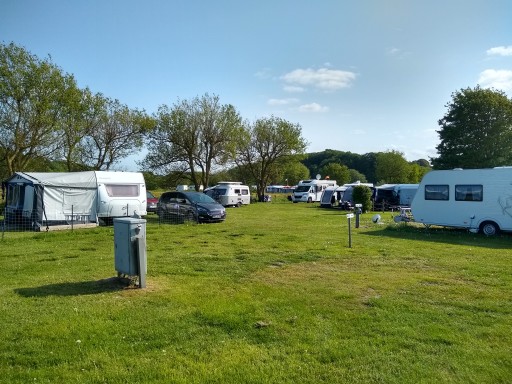 Ein paar Stellplätze des Campingplatz Langballigau