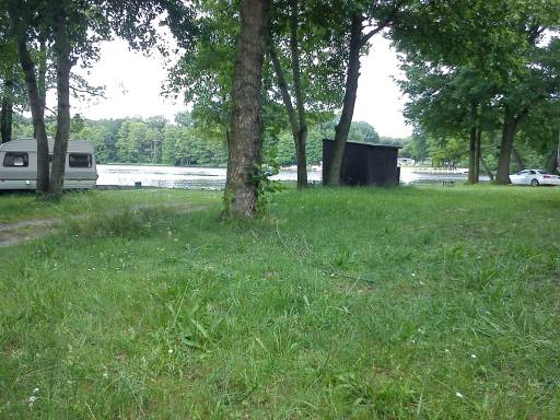 Einige der Stellplätze des Naturcampingplatz Seeblick