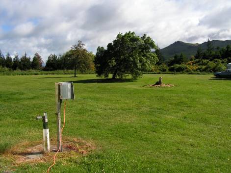 Die Wiese des urigen Campgrounds in Lumsden