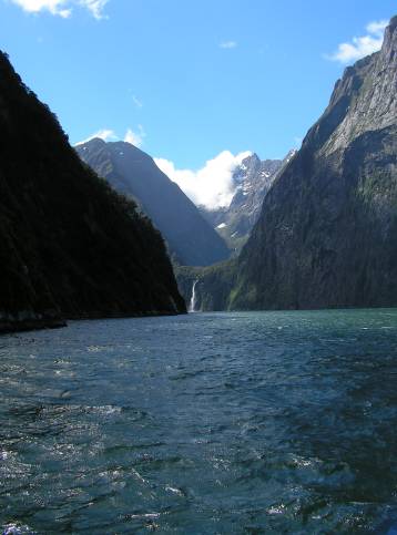 Durch diese hohle Gasse muß er kommen - Der Milford Sound